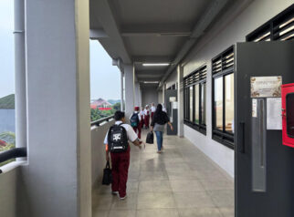 Mu39ti Ungkap Alasan Buku Pelajaran Siswa Diperbarui Perubahan Standar-Muat STEM