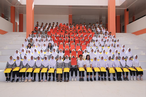 Paper Mob Ala Siswa Sekolah Rakyat Sulsel Tampilkan Keberanian dan Kreativitas Anak Bangsa