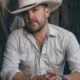 Penyanyi Country Justin Moore Mengungkapkan Kanker yang Membuat Lehernya Membengkak Setelah Perhatian dari Penggemar