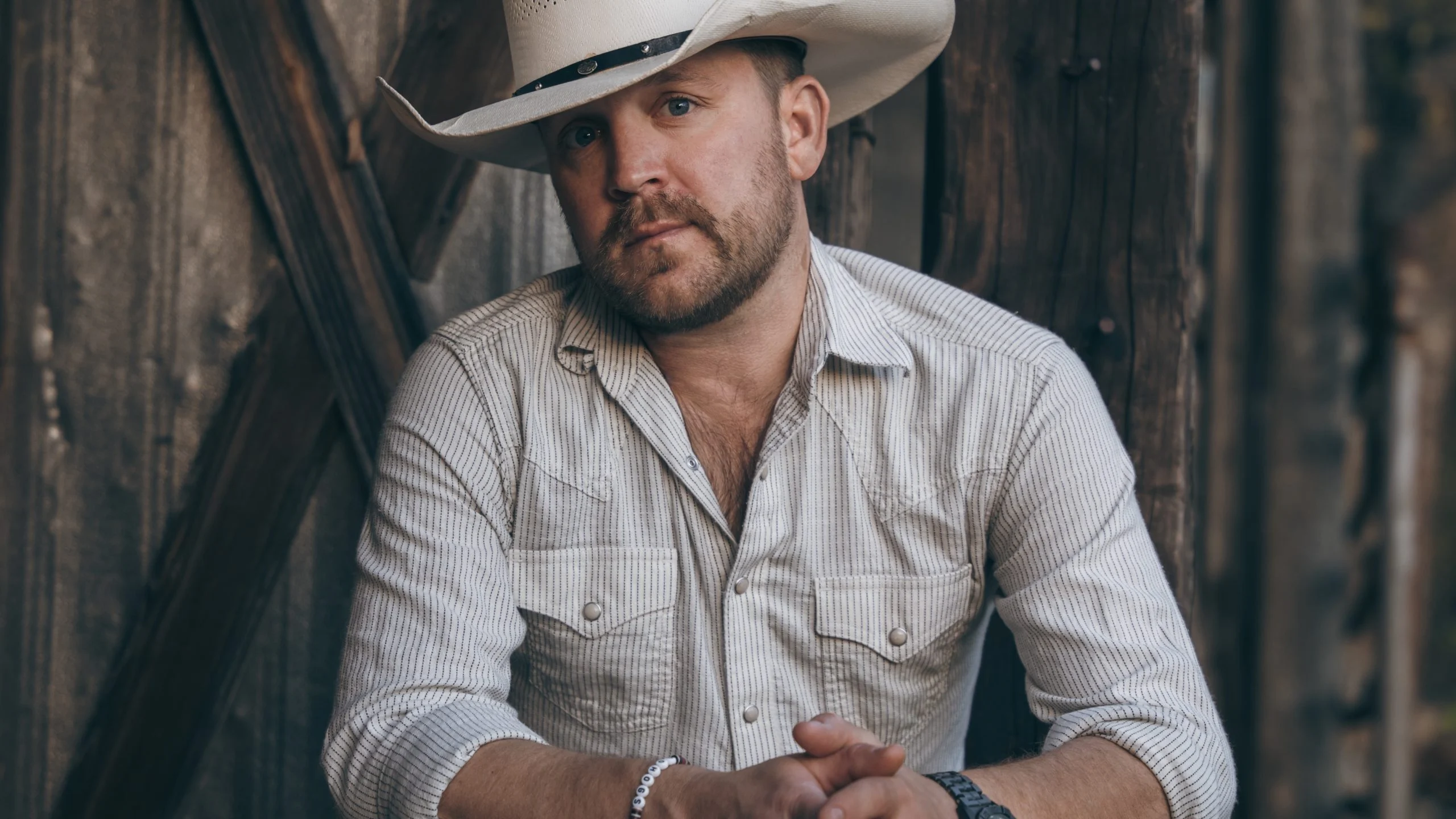 Penyanyi Country Justin Moore Mengungkapkan Kanker yang Membuat Lehernya Membengkak Setelah Perhatian dari Penggemar
