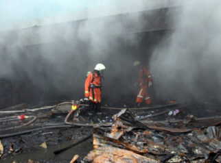 Petugas Damkar DKI Meninggal saat Padamkan Kebakaran TPS di Jakarta Timur