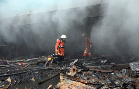 Petugas Damkar DKI Meninggal saat Padamkan Kebakaran TPS di Jakarta Timur