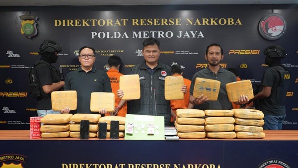 Polda Metro Jaya Gagalkan Peredaran 27,96 Kg Ganja di Jakarta Timur, Tiga Tersangka Ditangkap