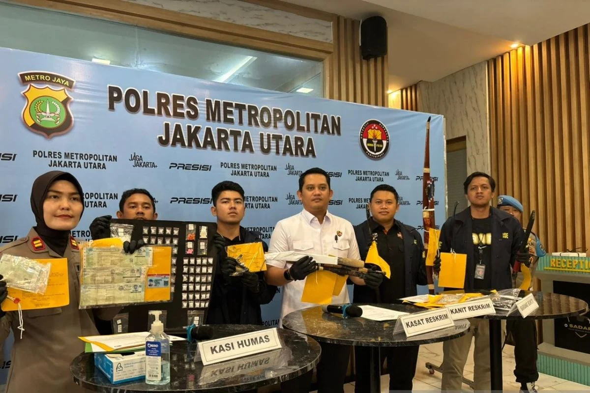 Polisi Ungkap Peredaran Narkoba dan Senjata di Jakarta Utara dan Selatan