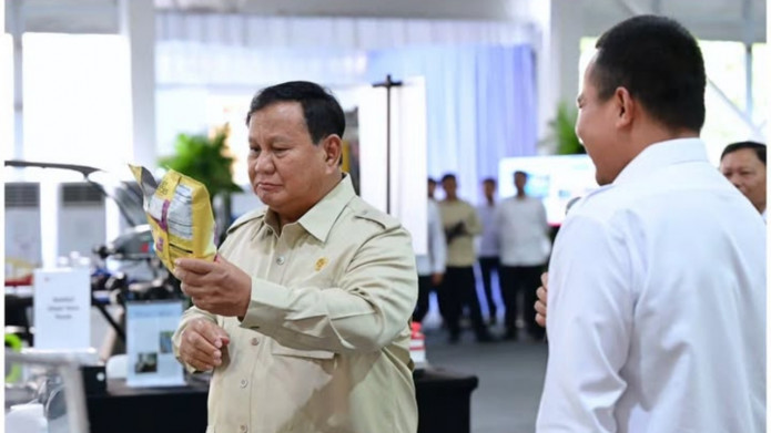 Prabowo Tinjau Inovasi Anak Bangsa, dari Giant Sea Wall hingga Sepatu Karya BRIN