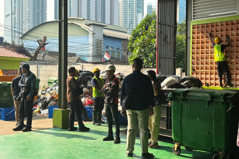 Pramono Ubah Sistem Pengelolaan Sampah Jakarta: Pilah, Angkut, Olah