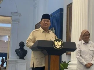 Presiden Prabowo Naikkan Tukin Pegawai Kemhan dan Prajurit TNI, tapi 'Tidak Ada Uang' untuk Gaji Guru