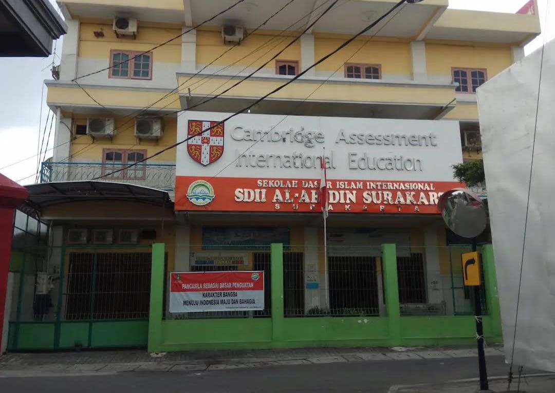 Ratusan Siswa SDII Standar Cambridge Solo Keracunan MBG, SPPG Yayasan Al Abidin Ditutup