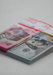 Rupiah Kembali Melemah, Selasa Ditutup Turun 106 Poin ke Rp17.861 per Dolar AS