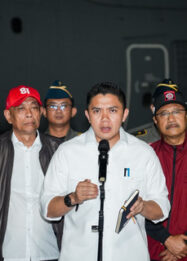 Seskab Teddy Instruksikan Pengiriman Bantuan Tambahan ke NTT dan Kalimantan