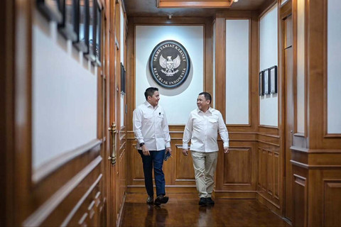 Seskab Teddy Terima Haji Isam di Kantornya, Bahas Investasi Pertambangan-Energi