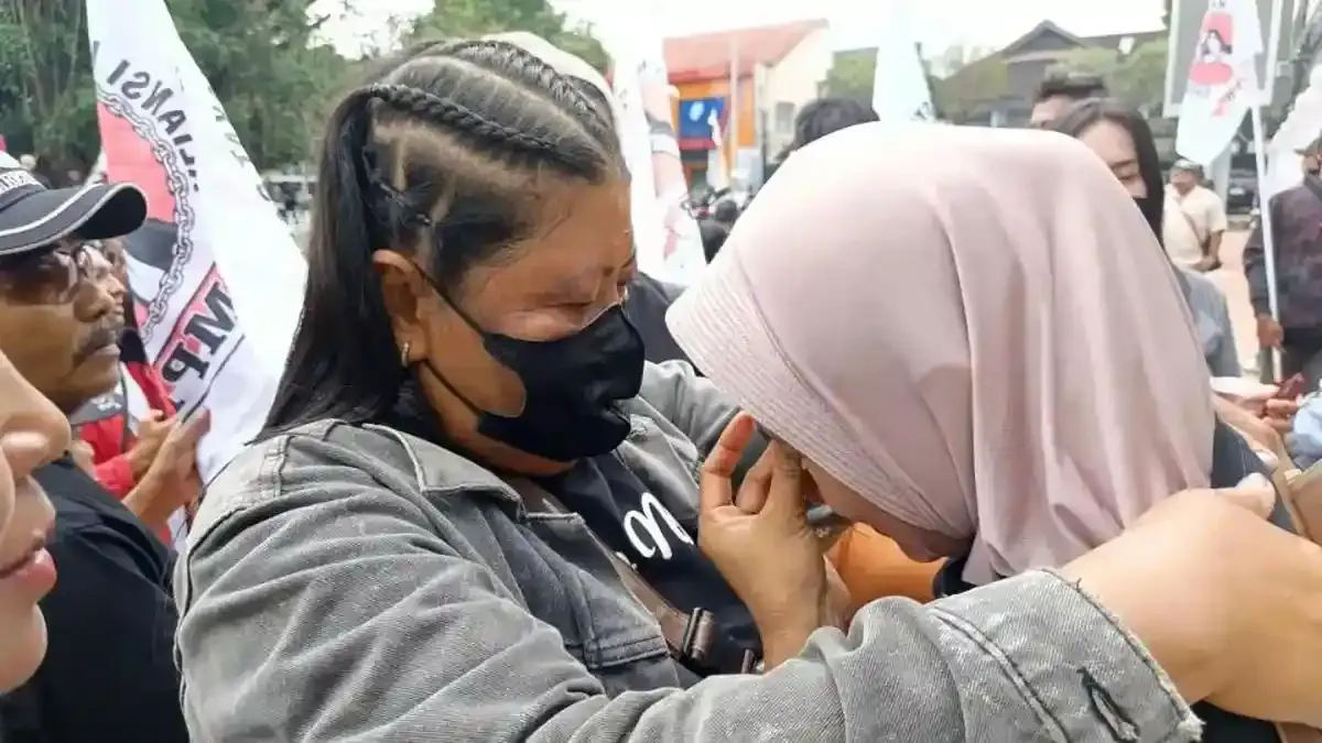 Sosok Anik Sriningsih, Aktivis AMPB yang Viral Berorasi di Depan Pimpinan DPR