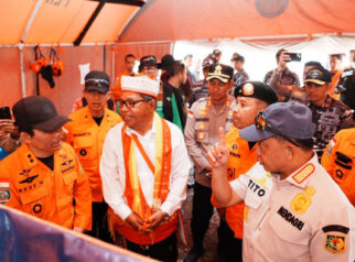 Tinjau Lokasi Terparah, Mendagri Minta Pemda Percepat Pendataan Dampak Gempa NTT