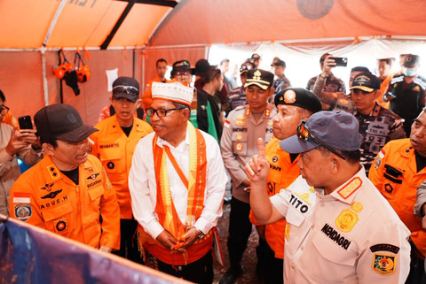 Tinjau Lokasi Terparah, Mendagri Minta Pemda Percepat Pendataan Dampak Gempa NTT