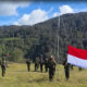 TNI Tembus Distrik Terisolasi Papua, Gelar Upacara Bendera Setelah 15 Tahun