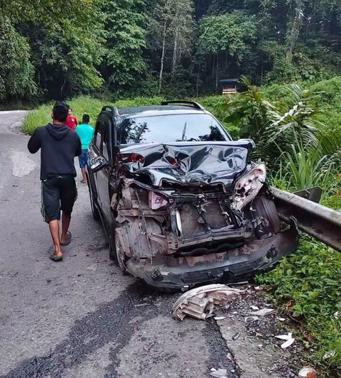 Truk Blong di Turunan Hantam 4 Kendaraan di Pasaman, Berujung Masuk Jurang