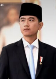 Wapres Gibran Tinjau Pabrik Motor Listrik di Tangerang dan Jajal Tangkas X7 New
