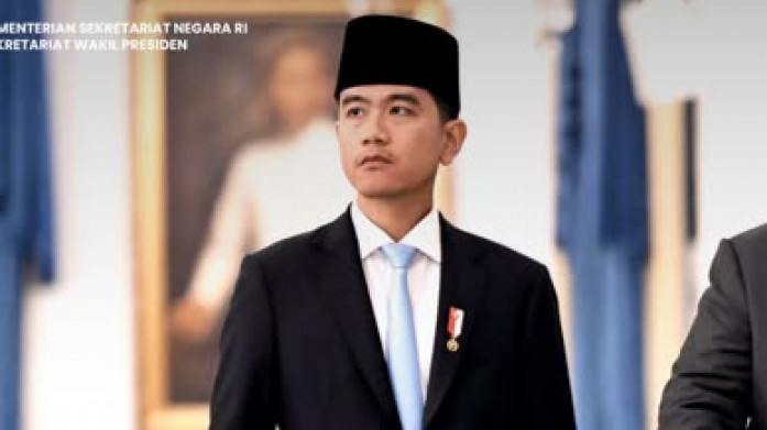 Wapres Gibran Tinjau Pabrik Motor Listrik di Tangerang dan Jajal Tangkas X7 New