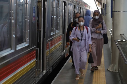 Abu Vulkanik Gunung Anak Krakatau Masuk DKI, KAI Imbau Penumpang Pakai Masker