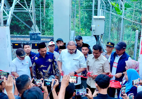 Andre Rosiade Resmikan BTS, Bikin Warga Talaok Solok Tak Lagi 'Berburu' Sinyal
