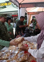 Bazar HUT ke-81 TNI di Lumajang Sediakan Sembako Murah dan Dorong UMKM Lokal LPP RRI