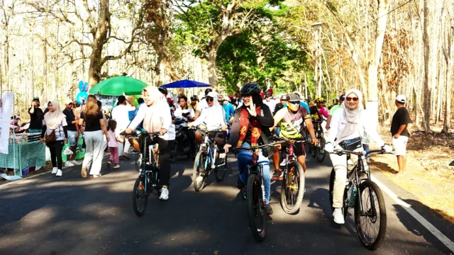 Bupati Ipuk Resmikan Pasar Jati Agung dan Ikuti Gowes di CFD Purwoharjo Banyuwangi