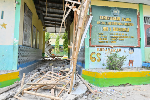 Foto Diguncang Gempa, Sekolah di Manggarai Rusak Parah