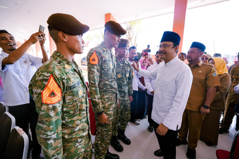 Gus Ipul Tinjau Penugasan Taruna Bhakti Nusantara di Sekolah Rakyat Gresik