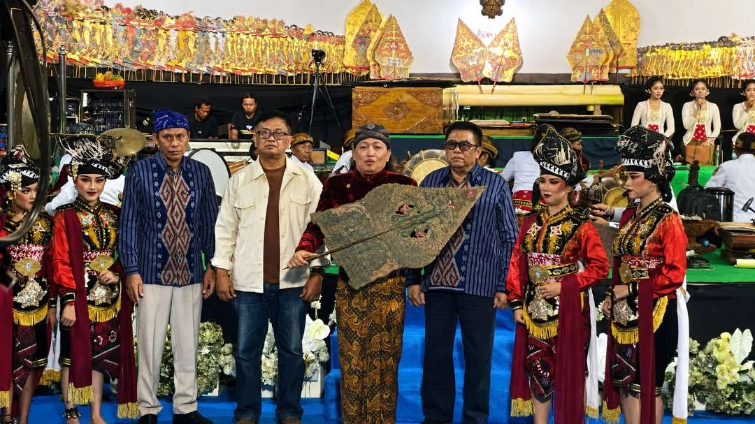Jelang Usia Emas, UNP Kediri Gelar Anugerah Kampus dan Pagelaran Budaya Wayang Kulit