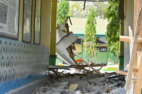Kemenkes Laporkan 105 Orang Tewas dan 1.672 Luka-luka Akibat Gempa di NTT