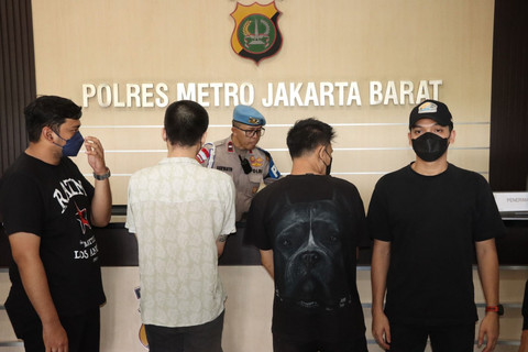 Polres Jakbar Tangkap Dua Pengedar yang Diduga Pasok Narkoba ke Aktor Revaldo