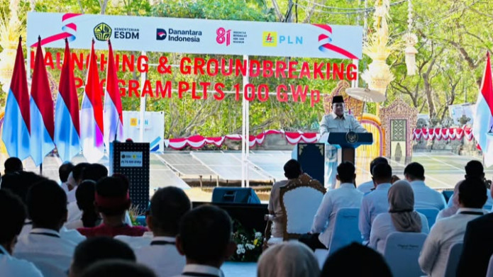 Prabowo Luncurkan Program PLTS 100 GWp dengan Investasi Rp1.140 Triliun