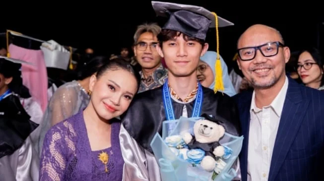 Rossa Libatkan Yoyo Padi sebagai Figur Papa untuk Anak Angkatnya