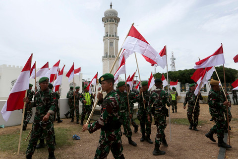 Saat Bendera Merah Putih Kembali Berkibar di Masjid Raya Baiturrahman Aceh