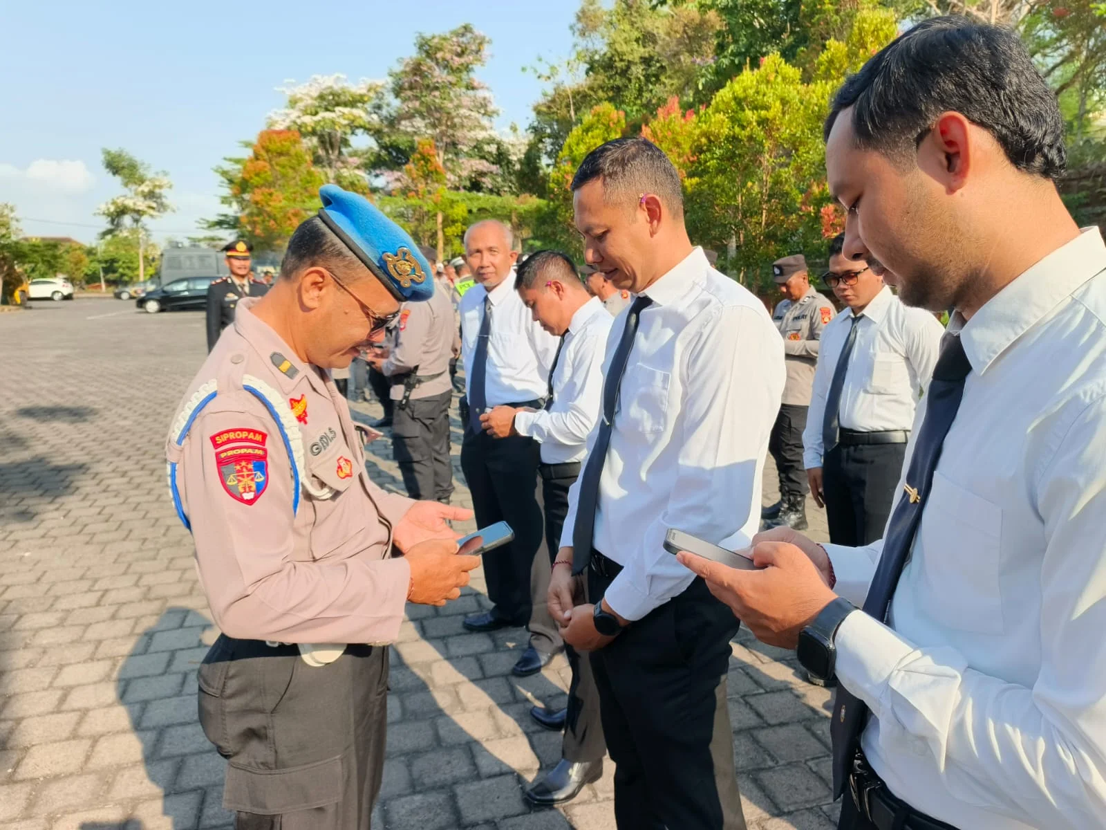 Cegah Judi Online, Propam Polres Jembrana Periksa 127 Ponsel Personel LPP RRI