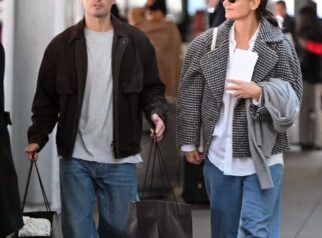 Katie Holmes dan Kekasihnya, Jason Bard Yarmosky, Tampil Serasi saat Bepergian