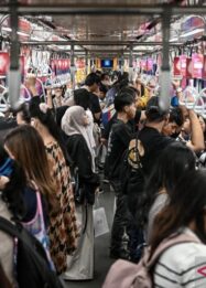 MRT Tutup Stasiun Dukuh Atas dan Transjakarta Hentikan Layanan 6 Rute Akibat Aksi di Sekitar Bundaran HI